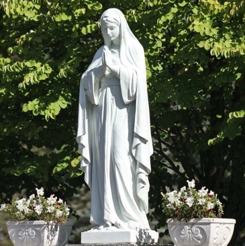 Virgin Mary Praying Statue