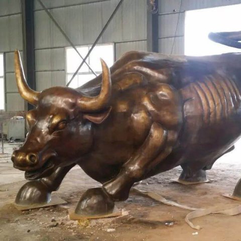 bronze bull statue wall street