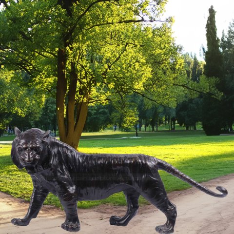 roaring tiger statue