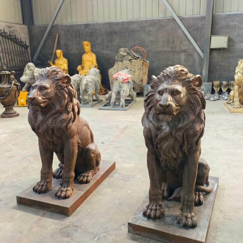 life size lion sculpture