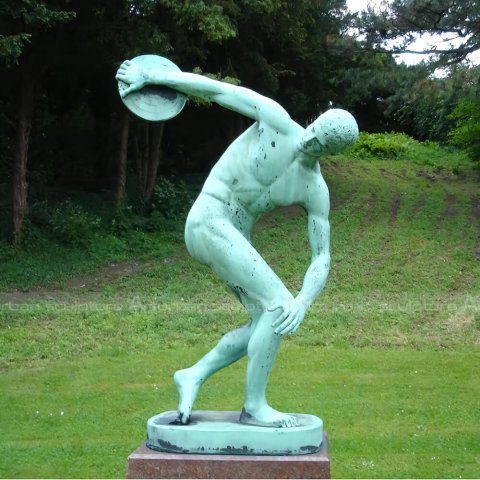 Sculpture of Man Throwing Discus