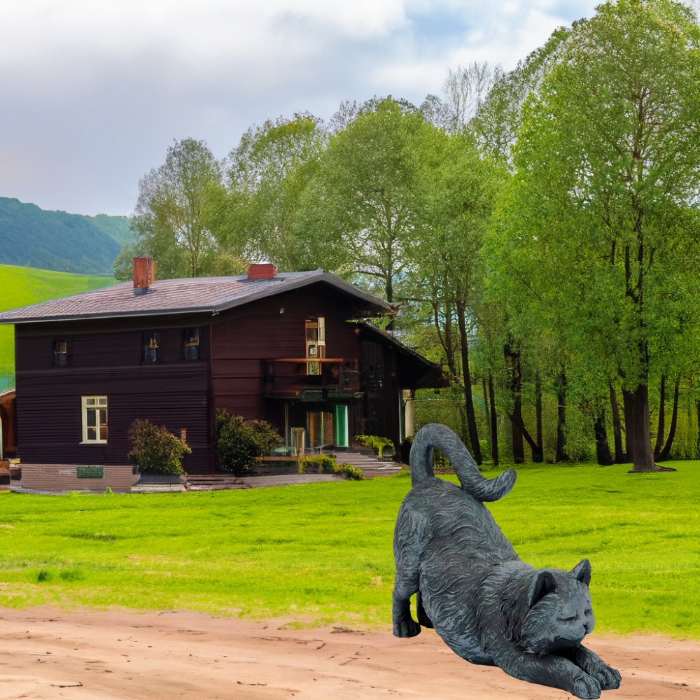 Smiling Cat Statue