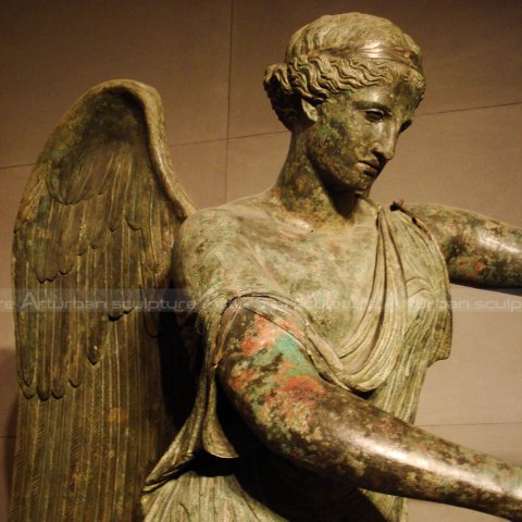 winged victory bronze statue