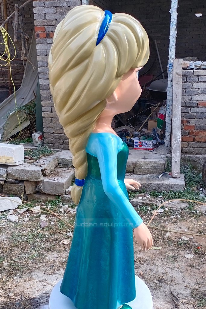 Disney Elsa statue