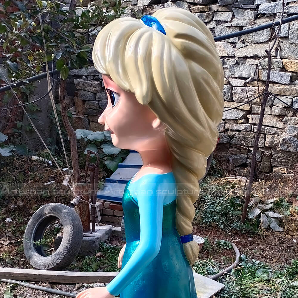 Elsa statue
