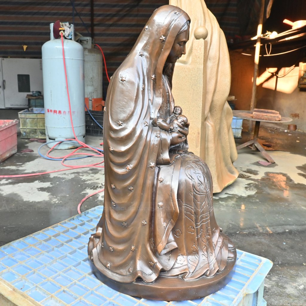 mary with child statue