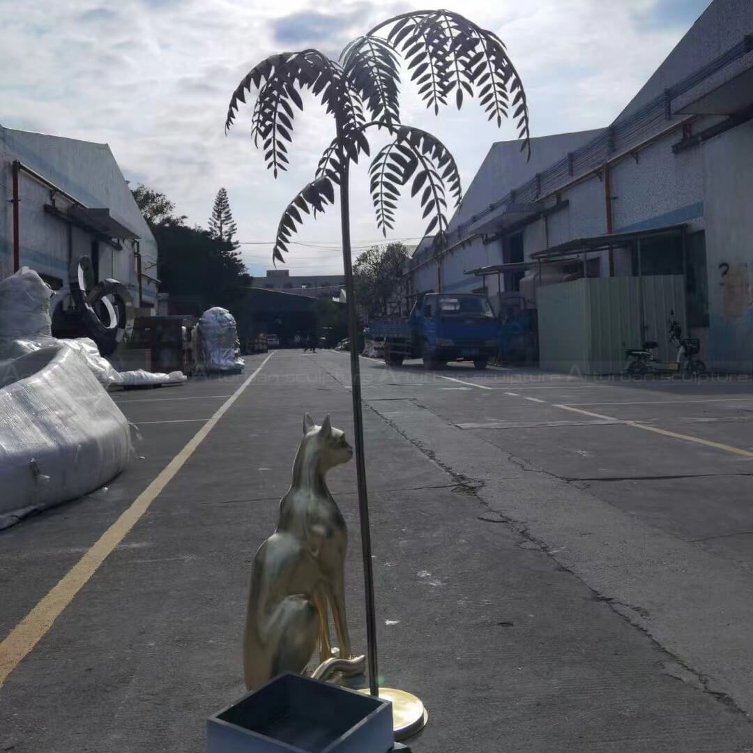 palm tree sculpture