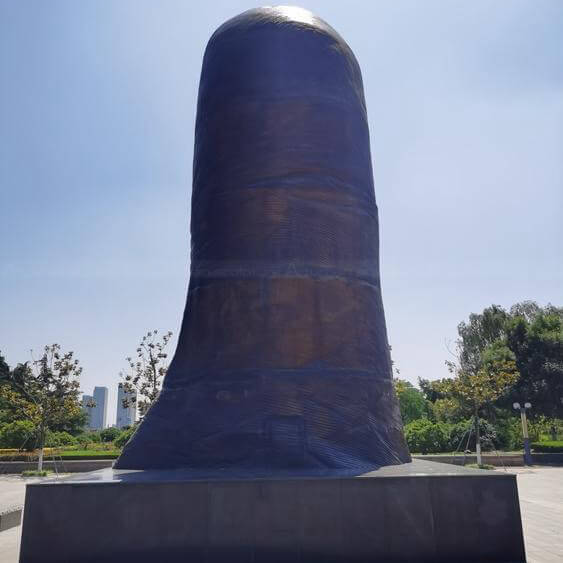 Big Thumb Statue