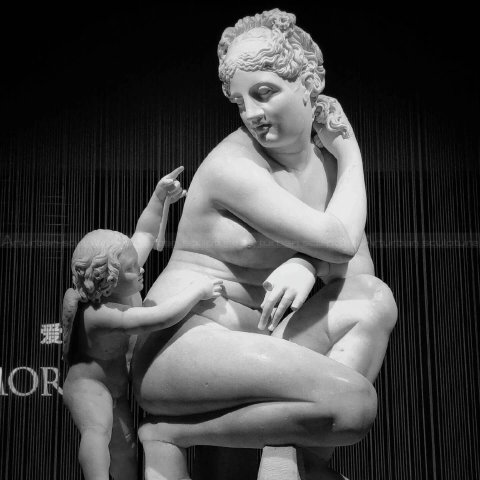 Crouching Aphrodite Sculpture