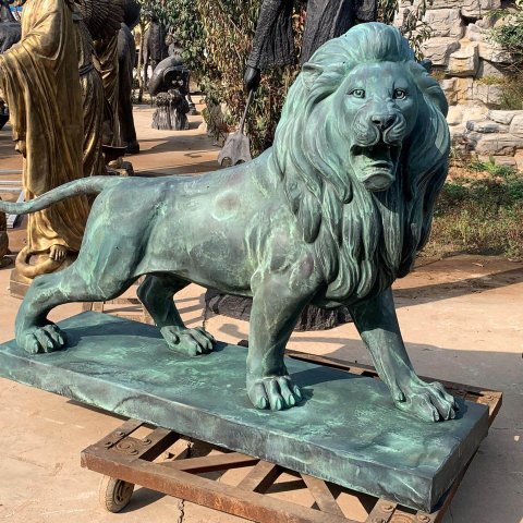 Lion Yard Ornament